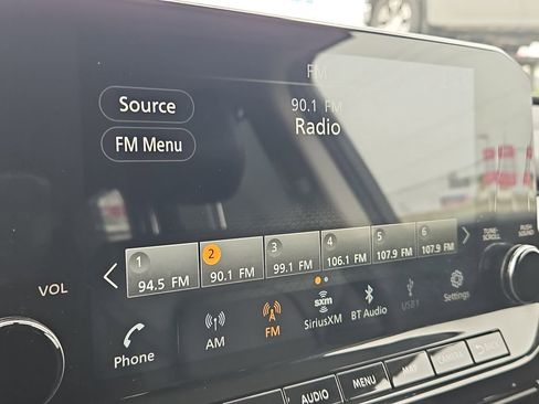 Used 2024 Nissan Pathfinder SL FWD image 23