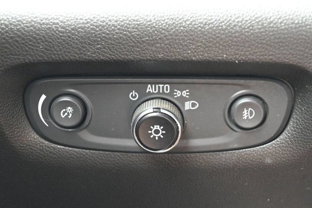 Used 2021 Chevrolet Traverse LT w/ LPO, Blackout Package FWD image 10