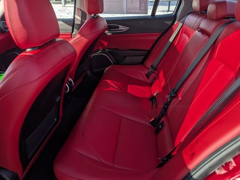 Used 2017 Alfa Romeo Giulia AWD image 19