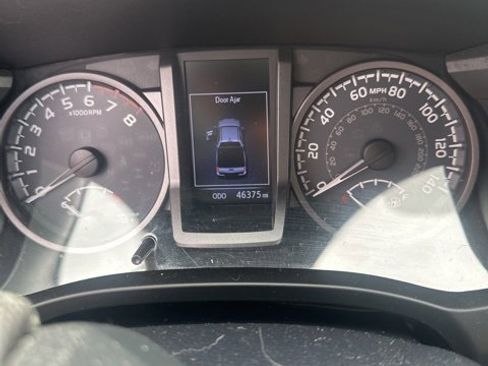 Used 2019 Toyota Tacoma TRD Off-Road w/ Technology Package image 13