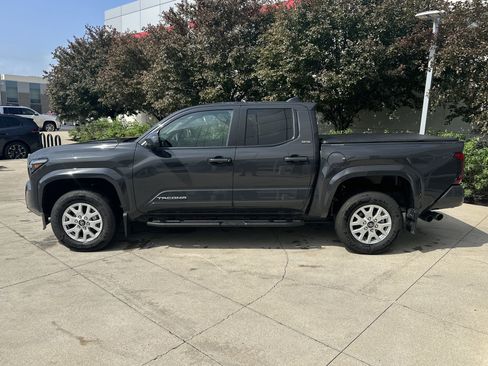 Used 2026 Toyota Tacoma SR5 AWD/4WD image 9
