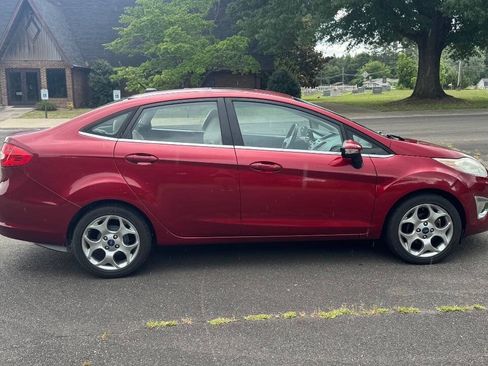 Used 2013 Ford Fiesta Titanium FWD image 9