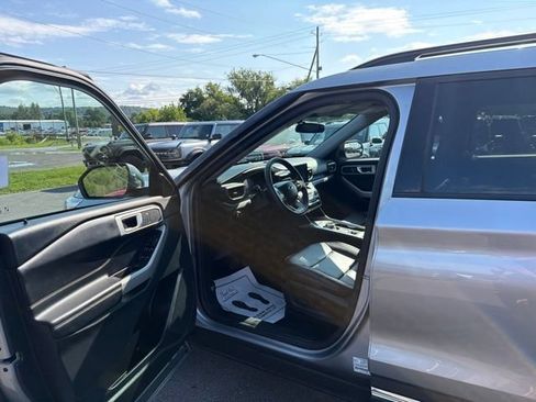 Used 2024 Ford Explorer XLT w/ Equipment Group 202A AWD/4WD image 14