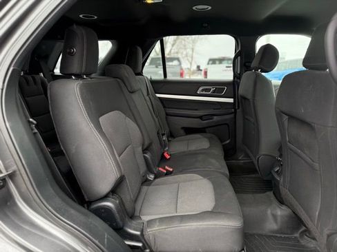 Used 2017 Ford Explorer XLT image 18