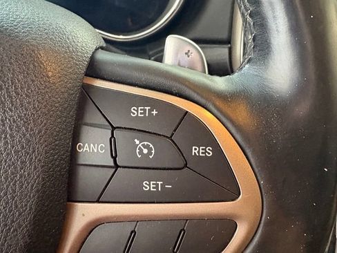 Used 2018 Jeep Grand Cherokee Laredo AWD/4WD image 18