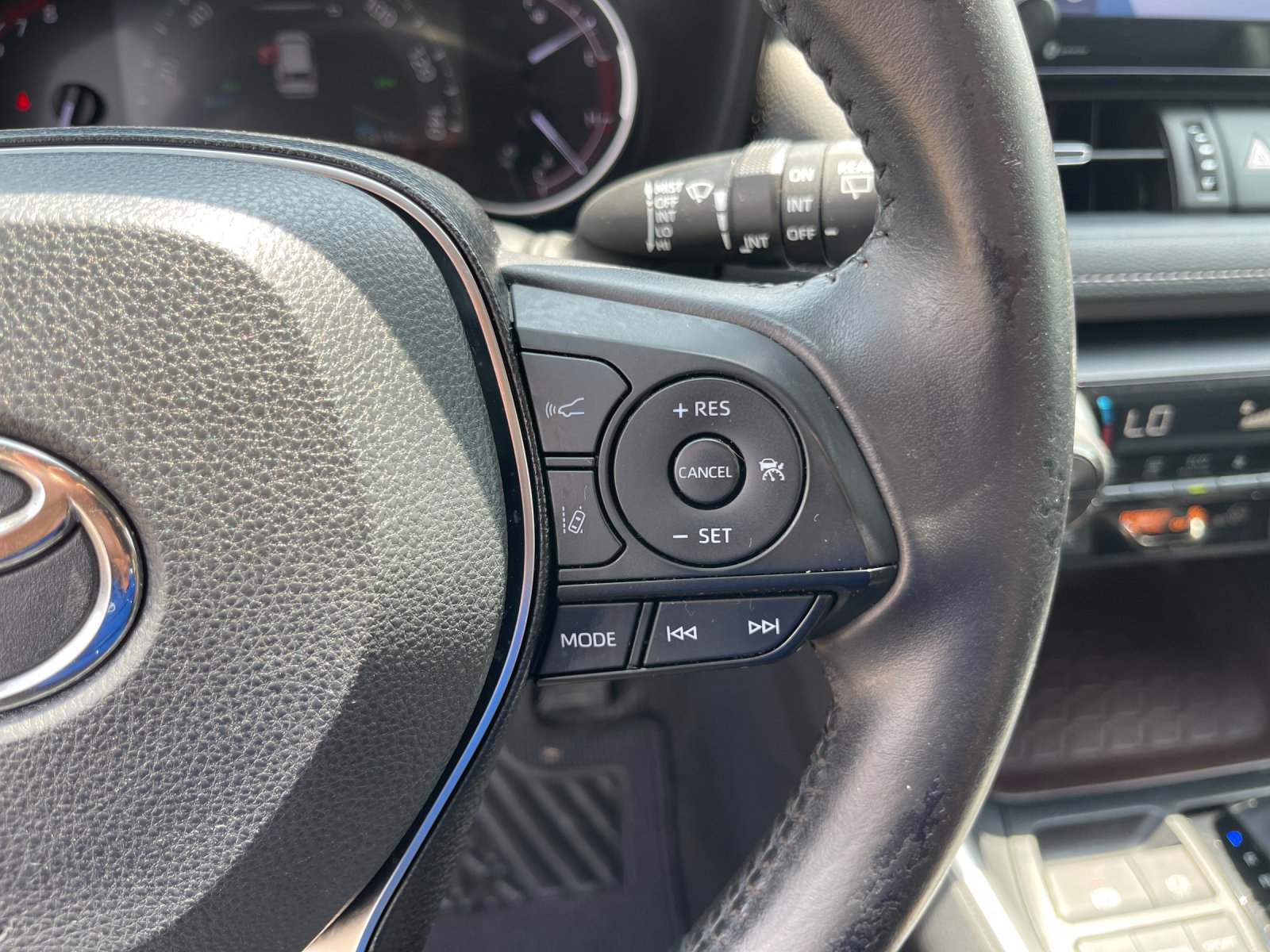 Used 2019 Toyota RAV4 Limited AWD/4WD image 28