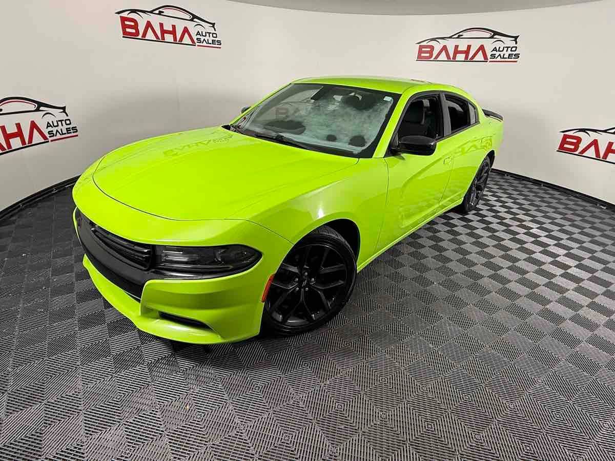 Used 2019 Dodge Charger SXT w/ Blacktop Package RWD image 4