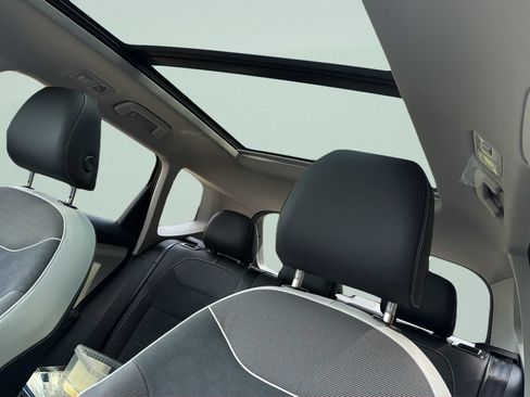 New 2026 Volkswagen Taos SE FWD image 19