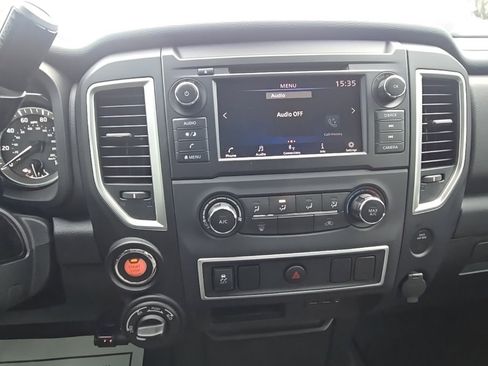 Used 2019 Nissan Titan S image 14