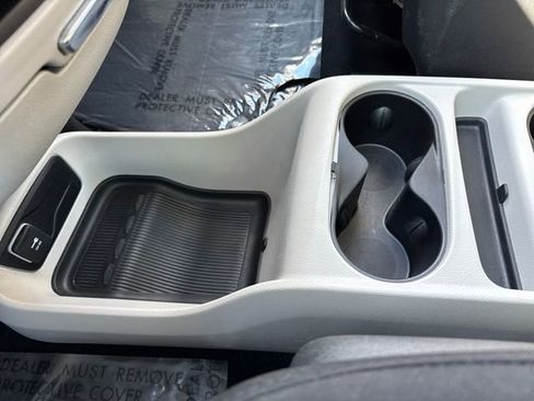 Used 2024 Chrysler Voyager LX image 26