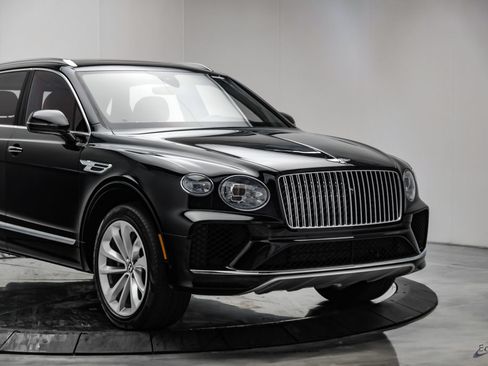 Used 2023 Bentley Bentayga Extended Wheelbase AWD/4WD image 24