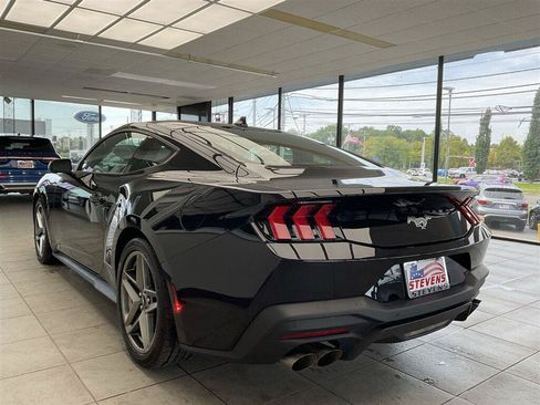 Used 2025 Ford Mustang Coupe RWD image 7