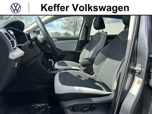 New 2026 Volkswagen Taos SE FWD image 12