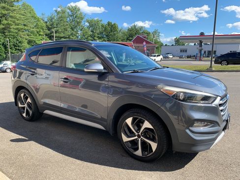 Used 2017 Hyundai Tucson Value AWD/4WD image 3