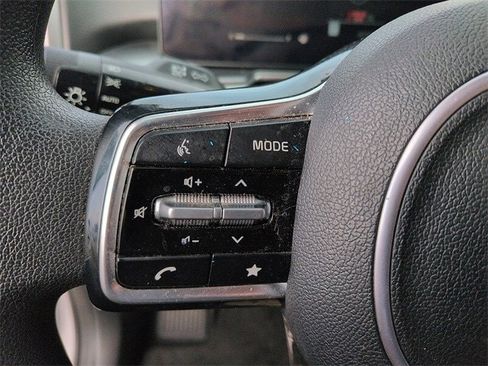 Used 2024 Kia Sorento LX image 16