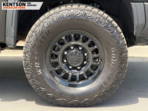Used 2025 GMC Sierra 2500 AT4X w/ AT4X AEV Edition AWD/4WD image 13