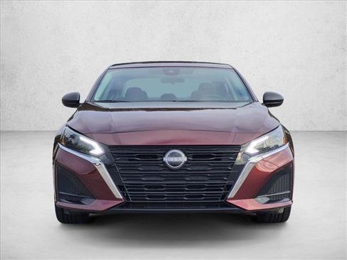 Used 2025 Nissan Altima 2.5 SV FWD image 2