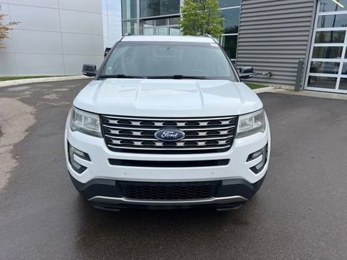 Used 2016 Ford Explorer XLT w/ Equipment Group 202A AWD/4WD image 2