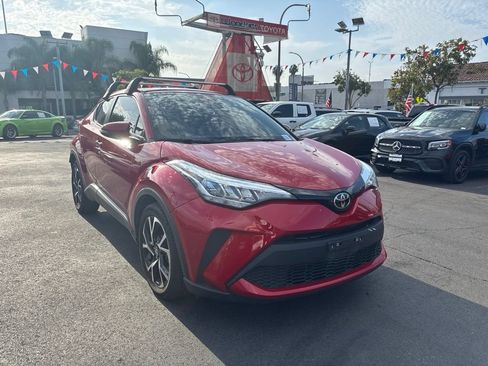 Used 2021 Toyota C-HR XLE FWD image 2