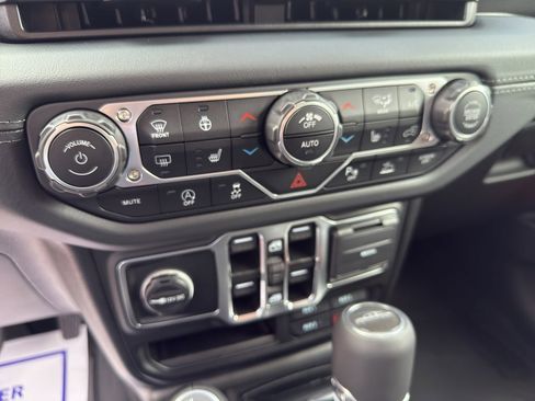 New 2025 Jeep Gladiator Sport image 29