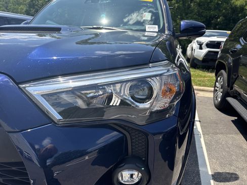 Used 2023 Toyota 4Runner TRD Off-Road Premium w/ Moonroof Package AWD/4WD image 12
