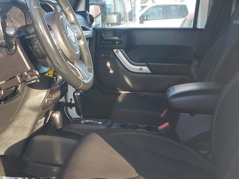 Used 2016 Jeep Wrangler Unlimited Sahara w/ Connectivity Group image 5