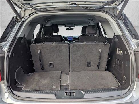 Used 2021 Ford Explorer XLT w/ Equipment Group 202A image 6