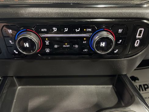 Used 2022 Chevrolet Silverado 1500 ZR2 w/ Technology Package image 29