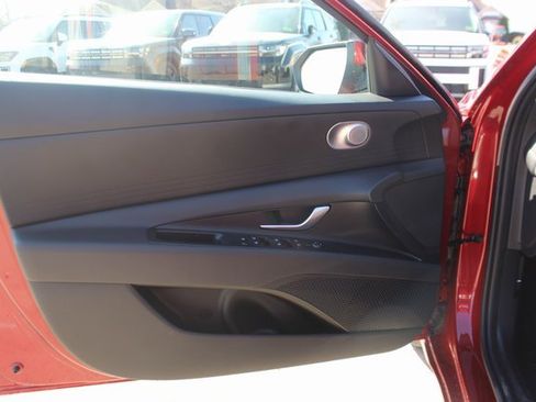 New 2026 Hyundai Elantra SE image 8