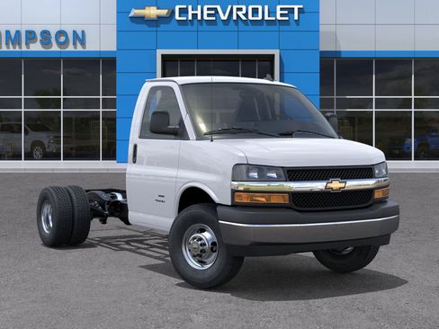 New 2025 Chevrolet Express 3500 Work Van w/ Power Convenience Package image 35