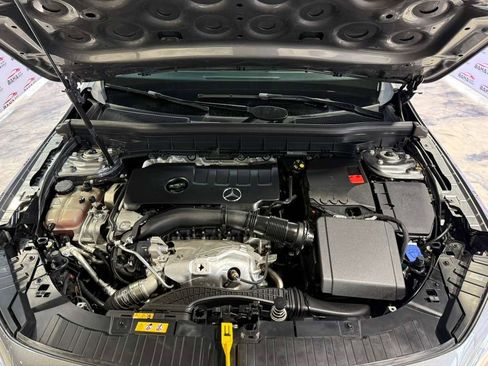 Used 2023 Mercedes-Benz GLB 250 w/ Premium Package image 47