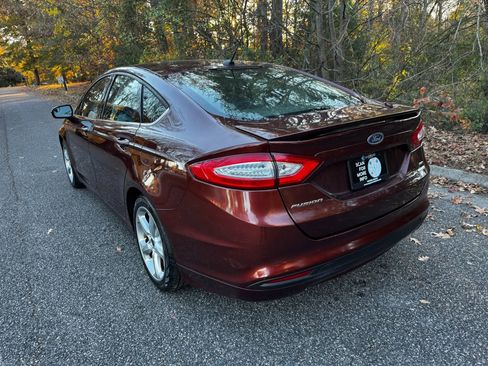 Used 2016 Ford Fusion SE w/ Equipment Group 201A image 6