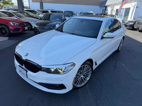Used 2018 BMW 530i w/ Premium Package RWD image 2