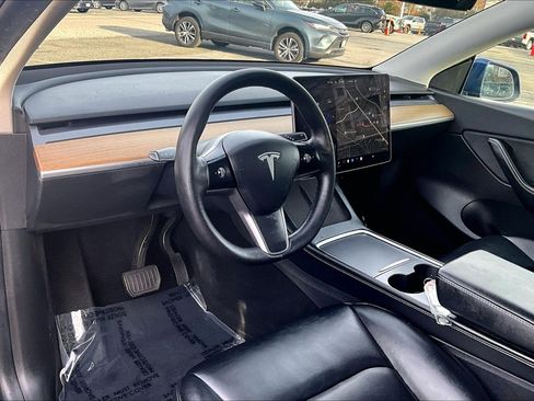 Used 2021 Tesla Model Y Long Range image 12