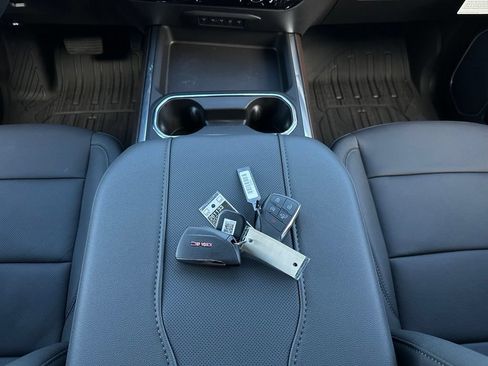 New 2026 GMC Sierra 2500 SLT w/ SLT Premium Package AWD/4WD image 28