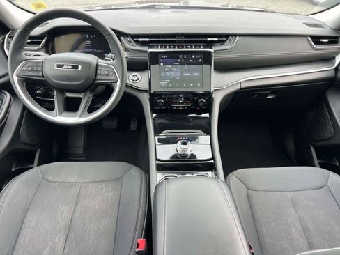 Certified 2023 Jeep Grand Cherokee Laredo w/ Luxury Tech Group I AWD/4WD image 13