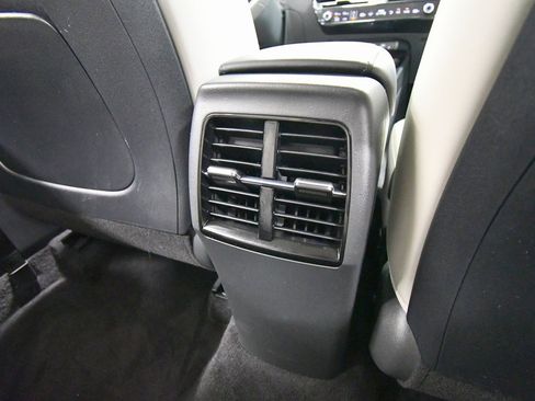 Certified 2025 Kia Niro EX image 15