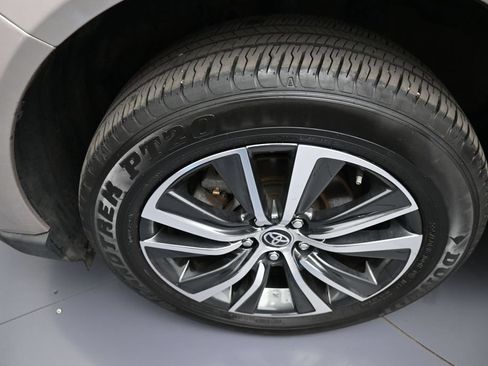 Used 2024 Toyota Venza LE AWD/4WD image 14