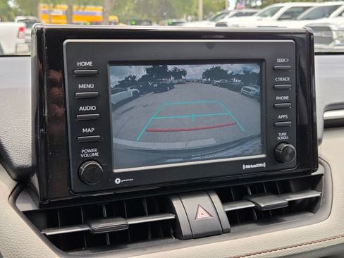 Used 2021 Toyota RAV4 XLE w/ Convenience Package FWD image 28