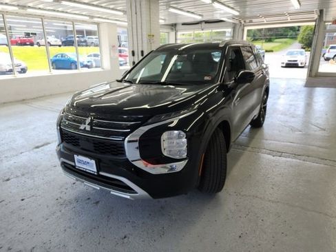 Used 2023 Mitsubishi Outlander SEL image 3