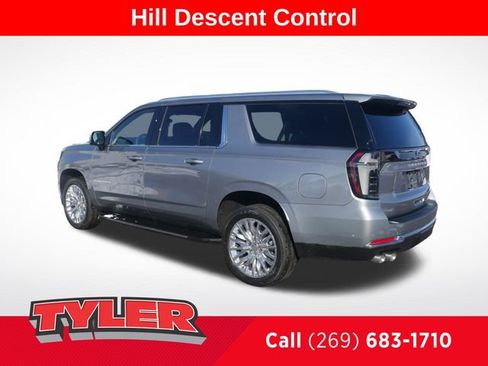 New 2026 Chevrolet Suburban Premier w/ Sun And Tow Package AWD/4WD image 5