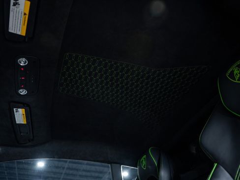 Used 2020 Lamborghini Huracan EVO image 21