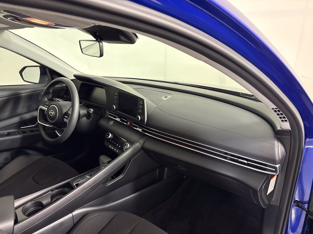 Certified 2025 Hyundai Elantra Hybrid FWD image 13