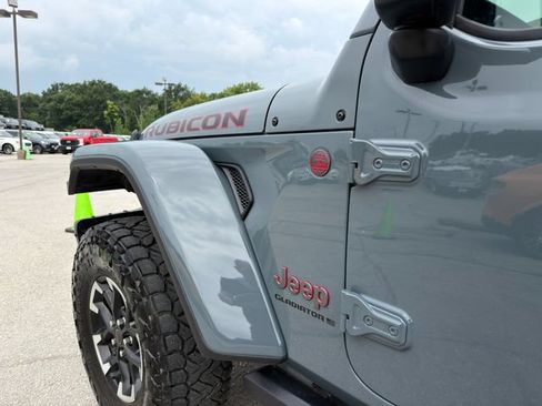 Used 2026 Jeep Gladiator Rubicon AWD/4WD image 11