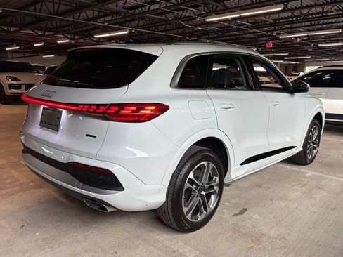 Used 2025 Audi Q5 Premium w/ Convenience Package AWD/4WD image 8
