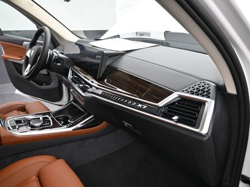 New 2026 BMW X7 xDrive40i image 25