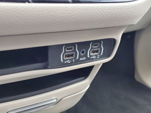 Certified 2024 Chrysler Pacifica Touring-L image 18