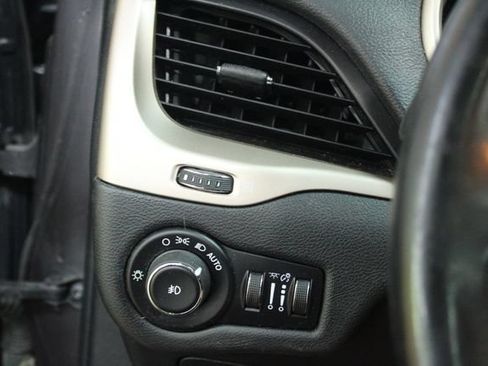 Used 2016 Jeep Cherokee 75th Anniversary AWD/4WD image 15