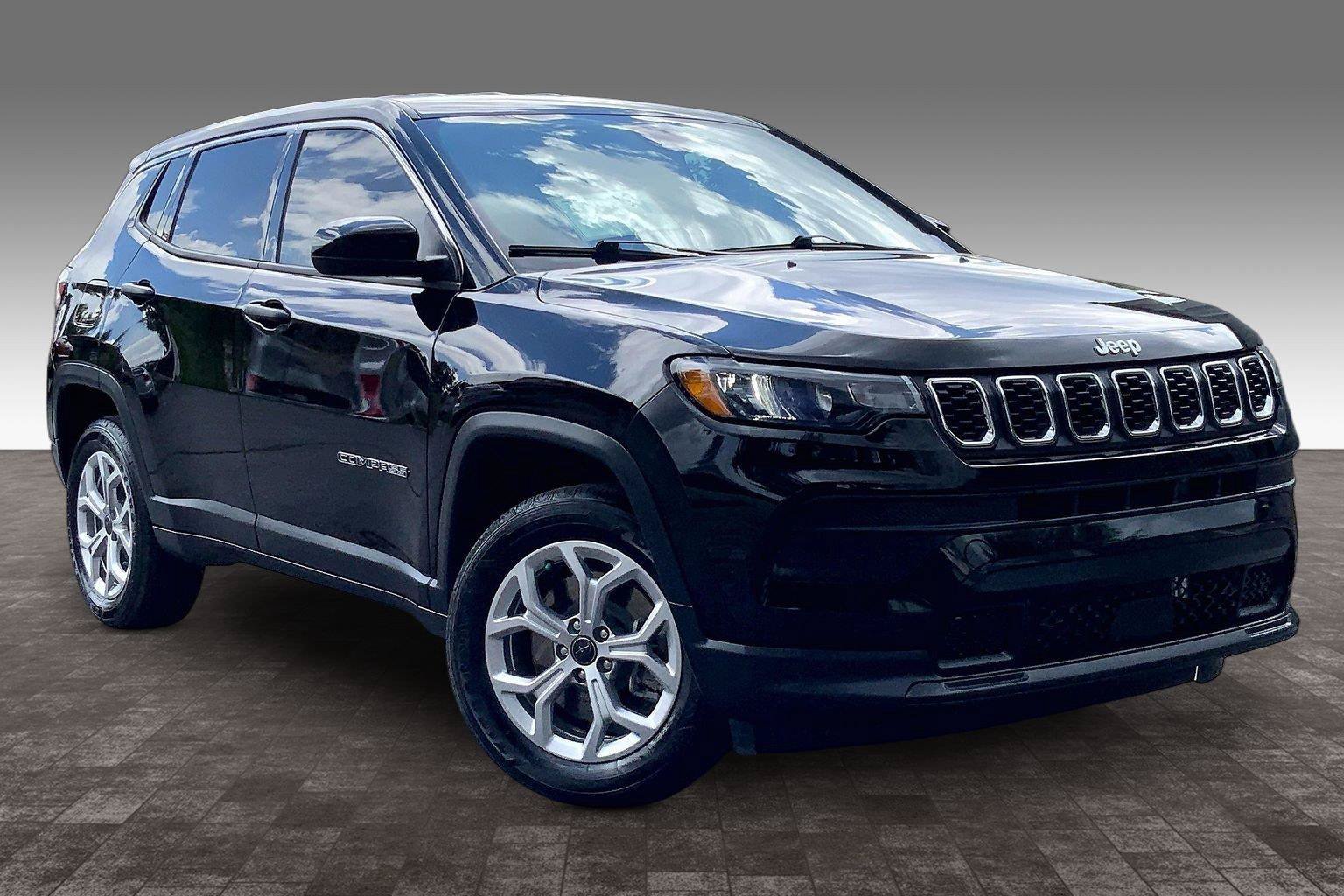 Used 2025 Jeep Compass Sport AWD/4WD image 3