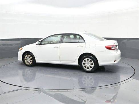 Used 2011 Toyota Corolla LE image 5